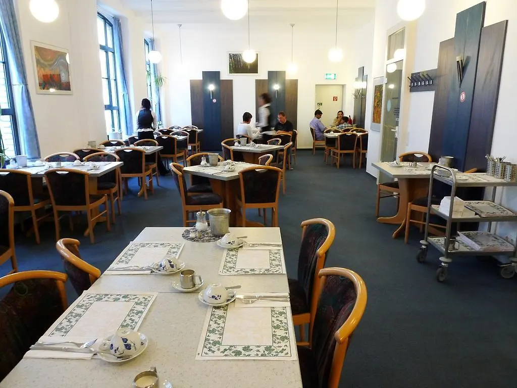 Opera Hotel Koeln קלן