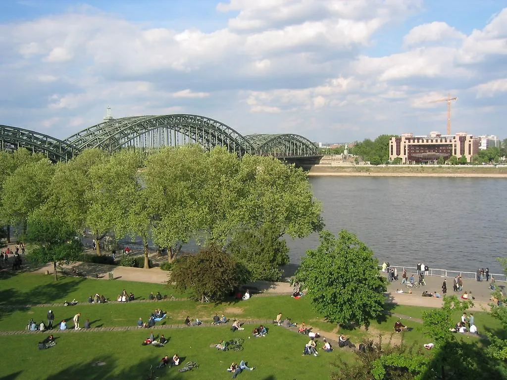 Opera Hotel Koeln 3*, Cologne