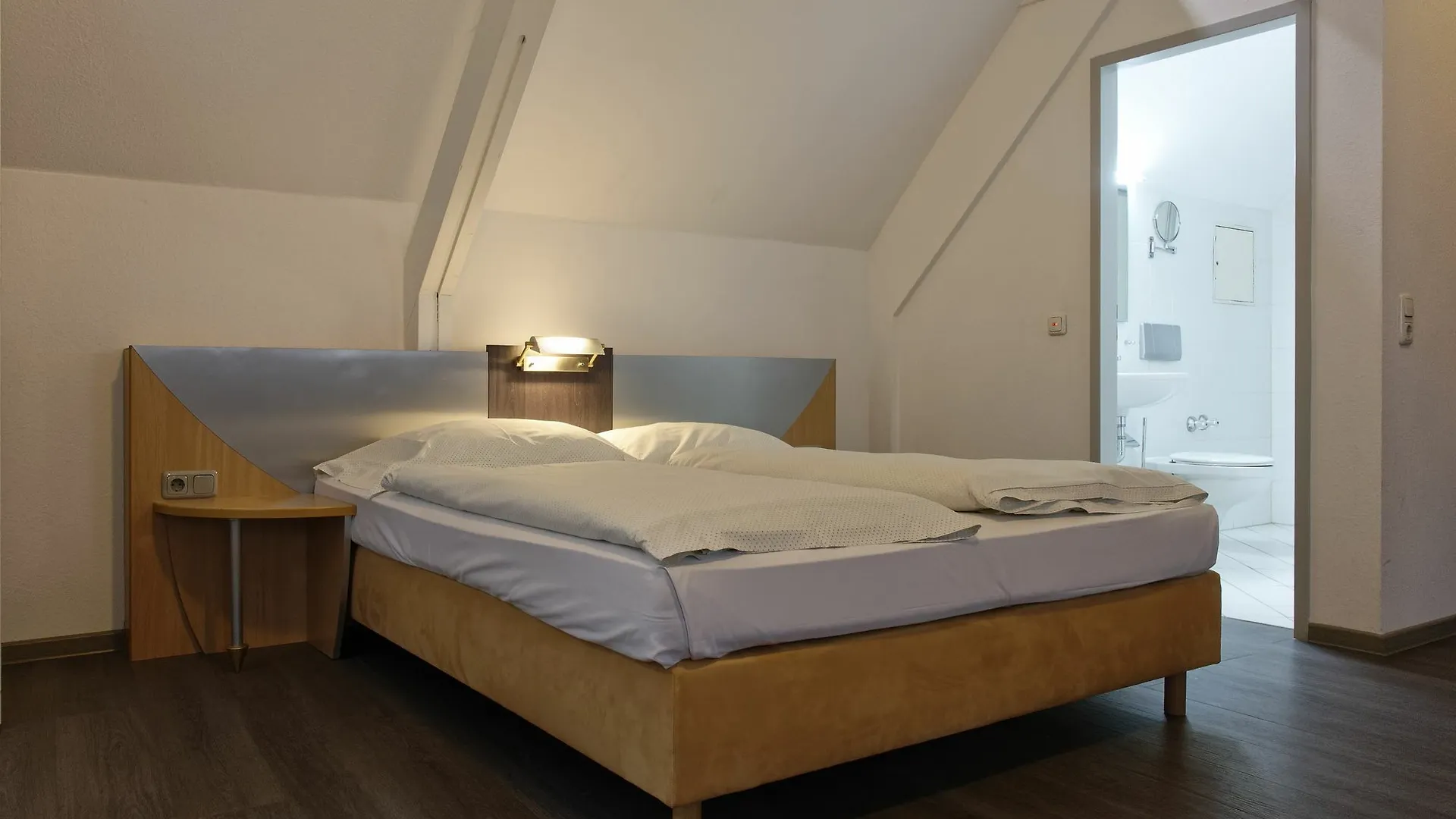 Opera Hotel Koeln 3*, Cologne